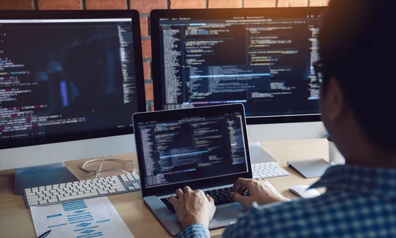 数据科学选型：R与Python如何赋能嘉兴网站建设？